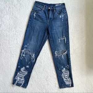 Medium wear: distressed high rise jeans